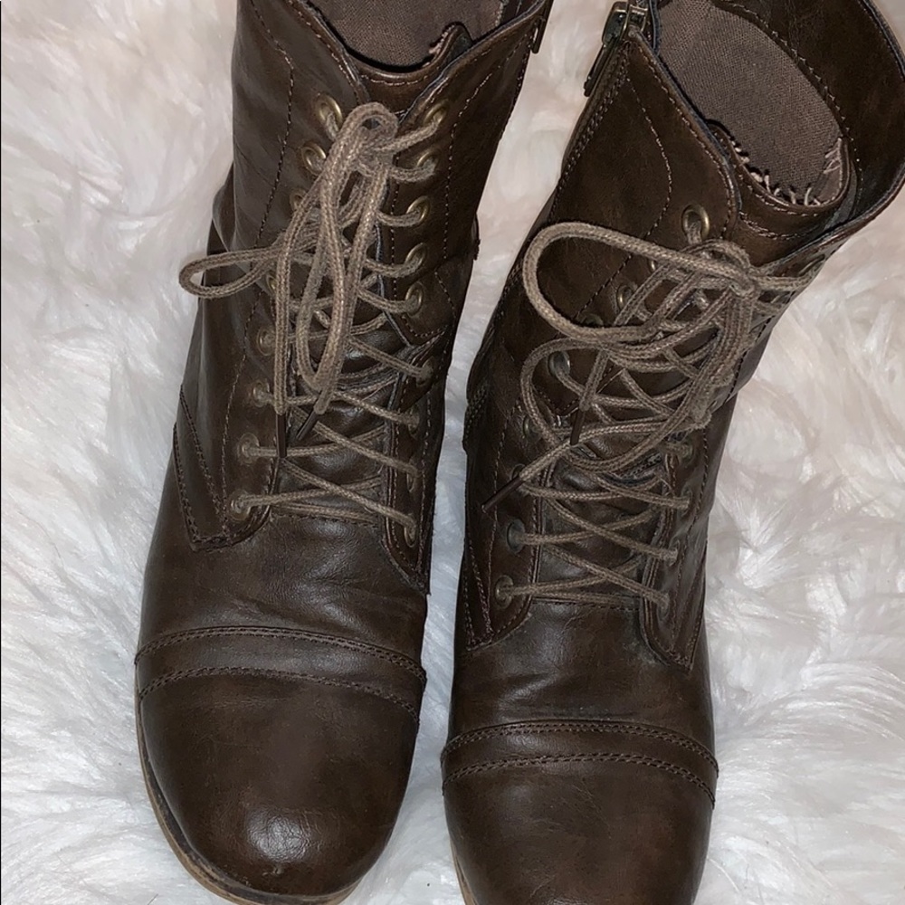 Combat boots
